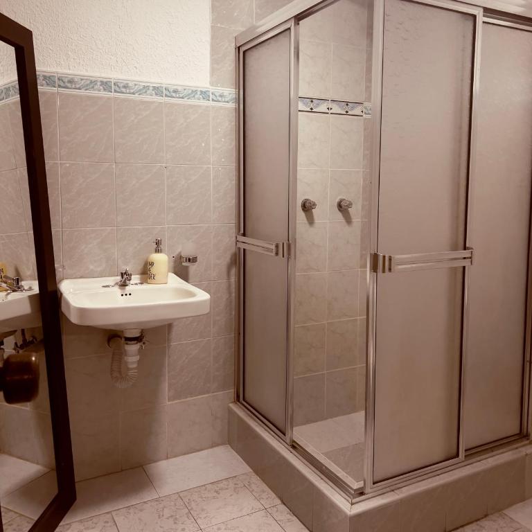 AShostEcuador, Quito, rooms & suits, Quito cerca parque La Carolina - Habitación Doble Estándar - 6