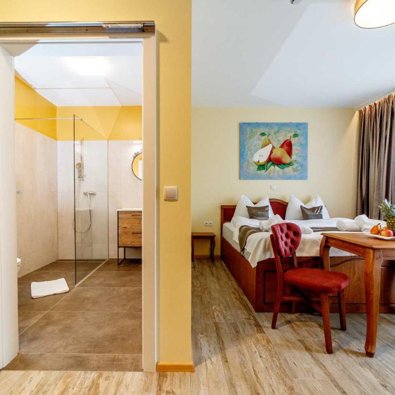 VULKAN Residenz Hotel I Self Check-in - Doppelzimmer mit Zustellbett - 1