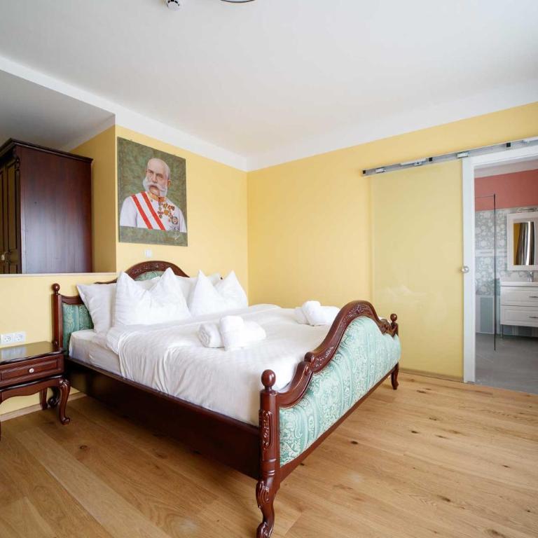 VULKAN Residenz Hotel I Self Check-in - Deluxe Doppelzimmer mit Balkon - 1