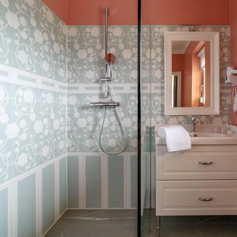 VULKAN Residenz Hotel I Self Check-in - Deluxe Doppelzimmer mit Balkon - 2