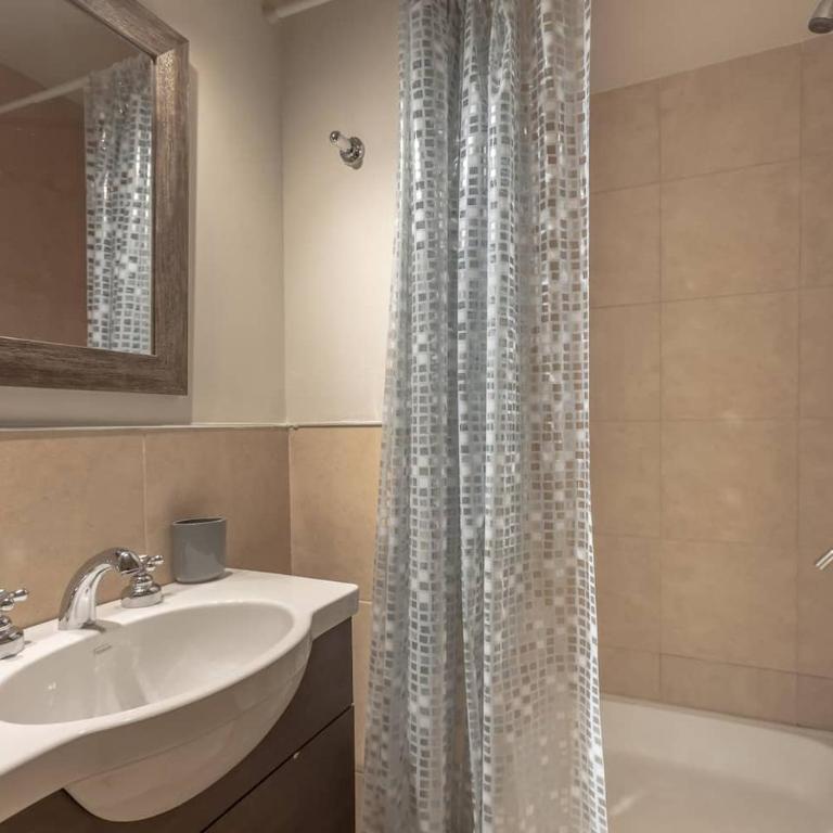 Estudio 2 Personas Con Terraza Y Parking - Estudio con 1 cama grande - 2
