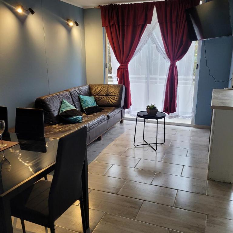 Comodo apartamento, a pasos de la playa - Three-Bedroom Apartment - 1