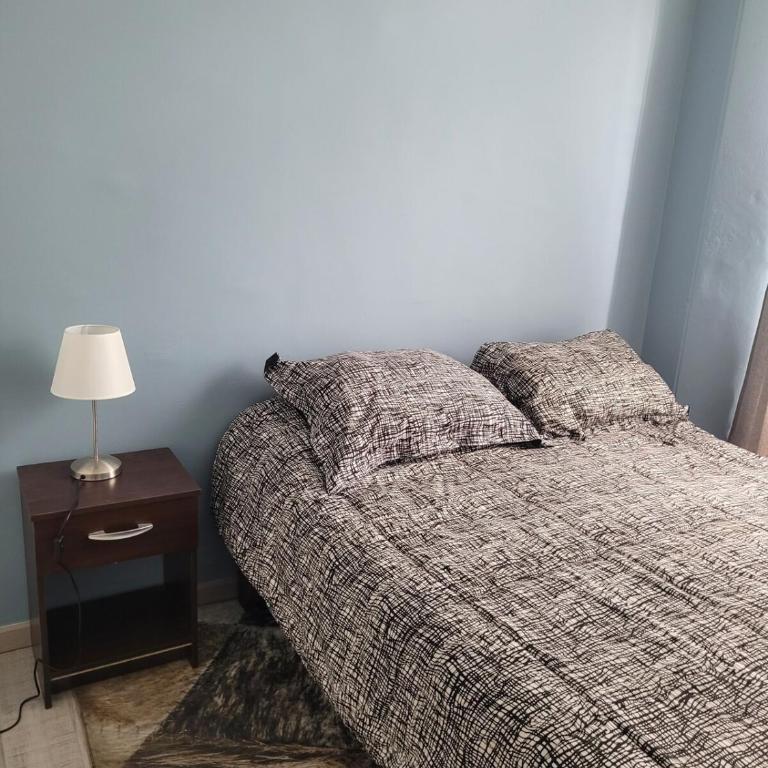Comodo apartamento, a pasos de la playa - Three-Bedroom Apartment - 2