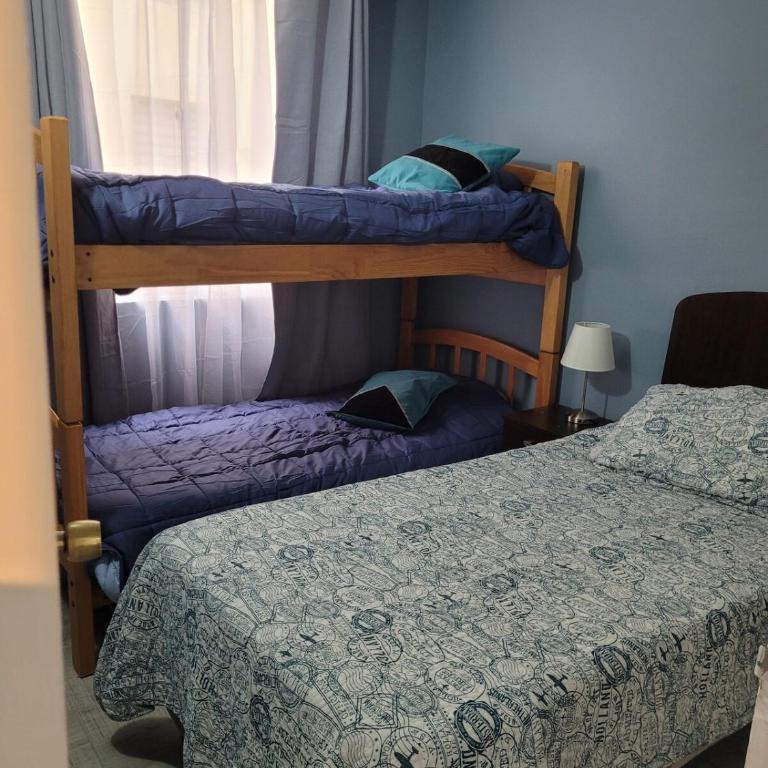 Comodo apartamento, a pasos de la playa - Three-Bedroom Apartment - 11