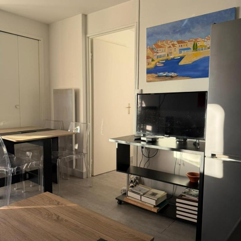 River City - Joli 2 pièces, étage élevé, vue sur port et mer, calme et proche des plages - Appartement 1 Chambre - 5