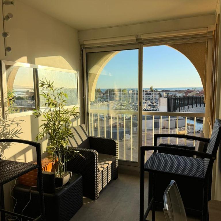 River City - Joli 2 pièces, étage élevé, vue sur port et mer, calme et proche des plages - Appartement 1 Chambre - 1