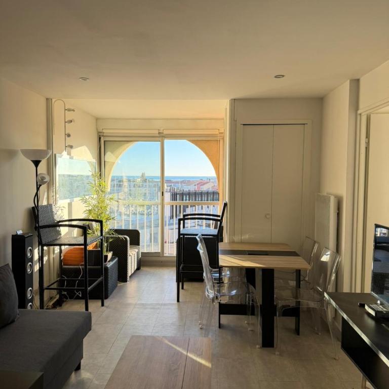 River City - Joli 2 pièces, étage élevé, vue sur port et mer, calme et proche des plages - Appartement 1 Chambre - 8