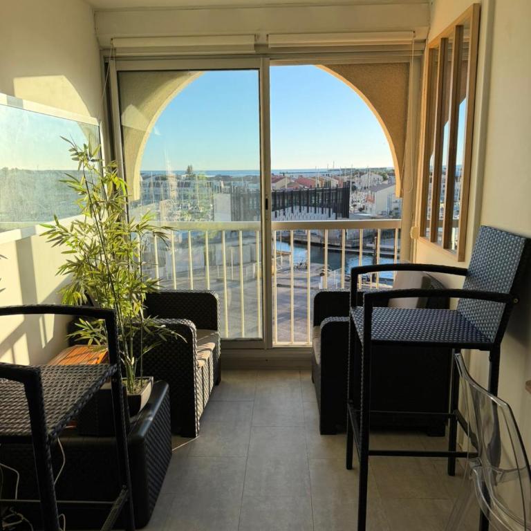 River City - Joli 2 pièces, étage élevé, vue sur port et mer, calme et proche des plages - Appartement 1 Chambre - 9
