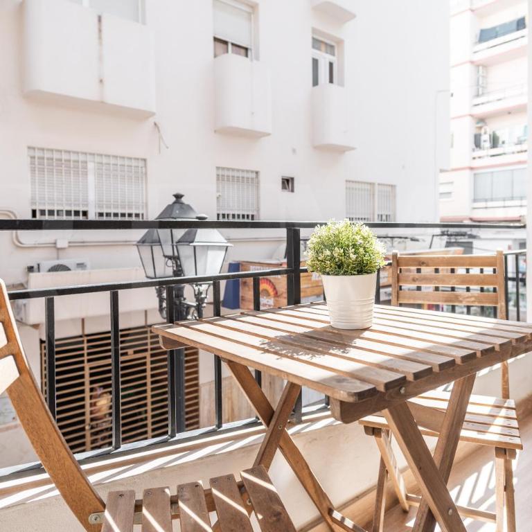 Central retreat with balcony, steps to beach REMS - Apartamento de 2 dormitorios - 7