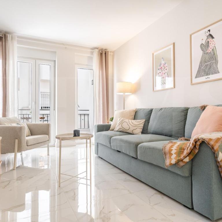 Central retreat with balcony, steps to beach REMS - Apartamento de 2 dormitorios - 1