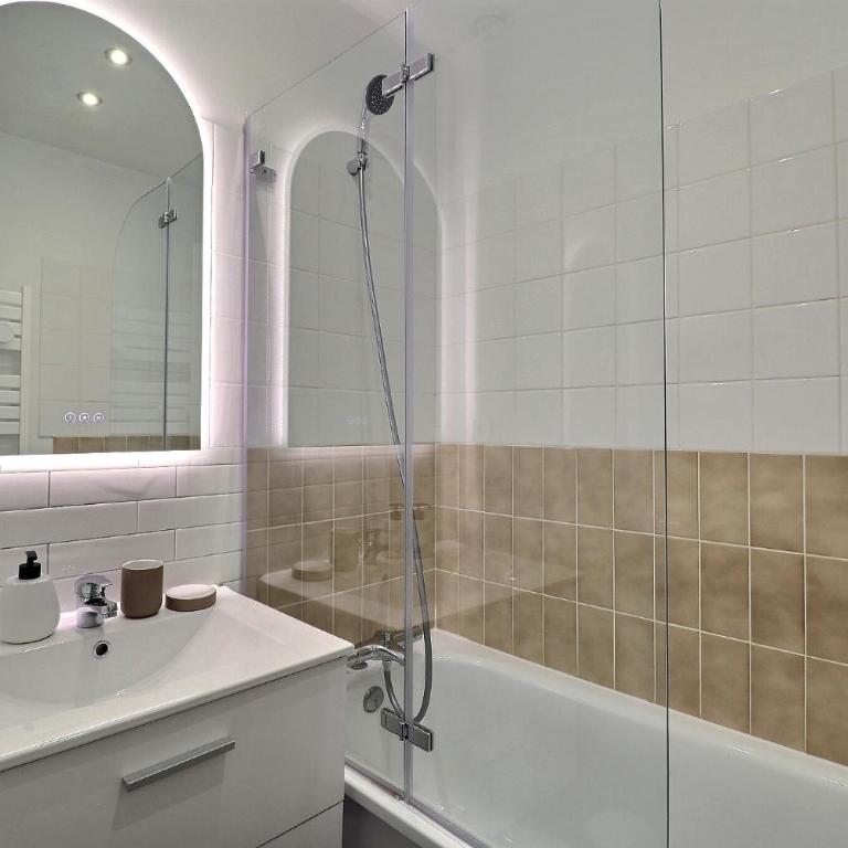 Duplex Familial 2 Chambres avec Parking Privé - Two-Bedroom Apartment - 13