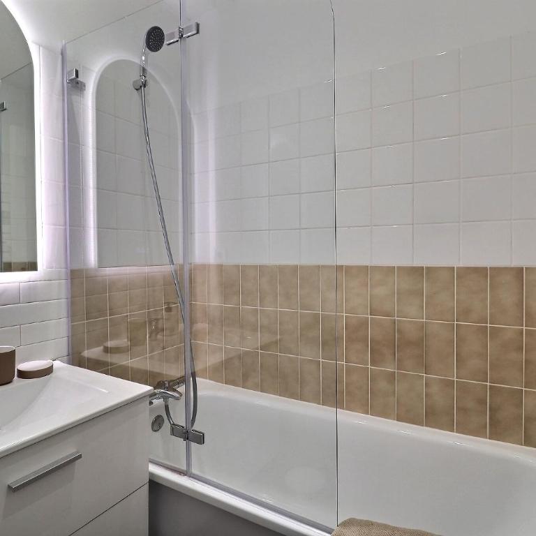 Duplex Familial 2 Chambres avec Parking Privé - Two-Bedroom Apartment - 14