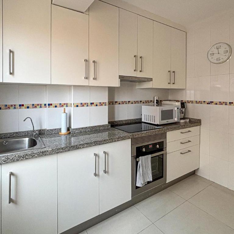 Stunning Apartment In Torrevieja - Apartamento de 2 dormitorios - 7