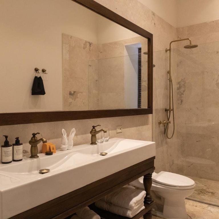 Hotel Casa Bianca by Faranda Boutique - 2 Queen Beds, 1 Bedroom Suite With Balcony - 1