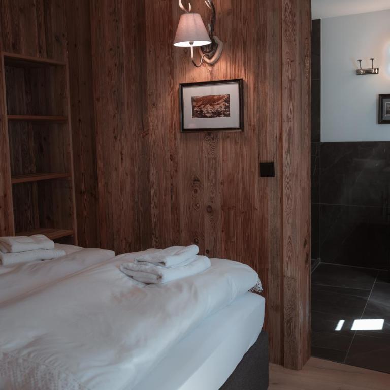 Löw Chalet Suite 2, Steps from the Slopes by 360 Estates - Two-Bedroom Apartment - 7