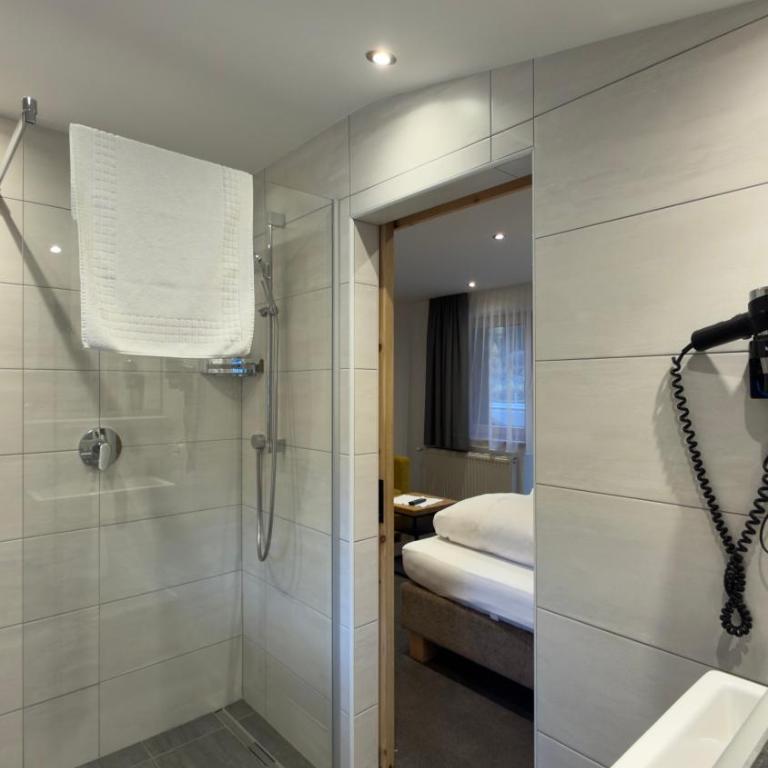 Hotel Sailer - Doppel- oder Zweibettzimmer - 4