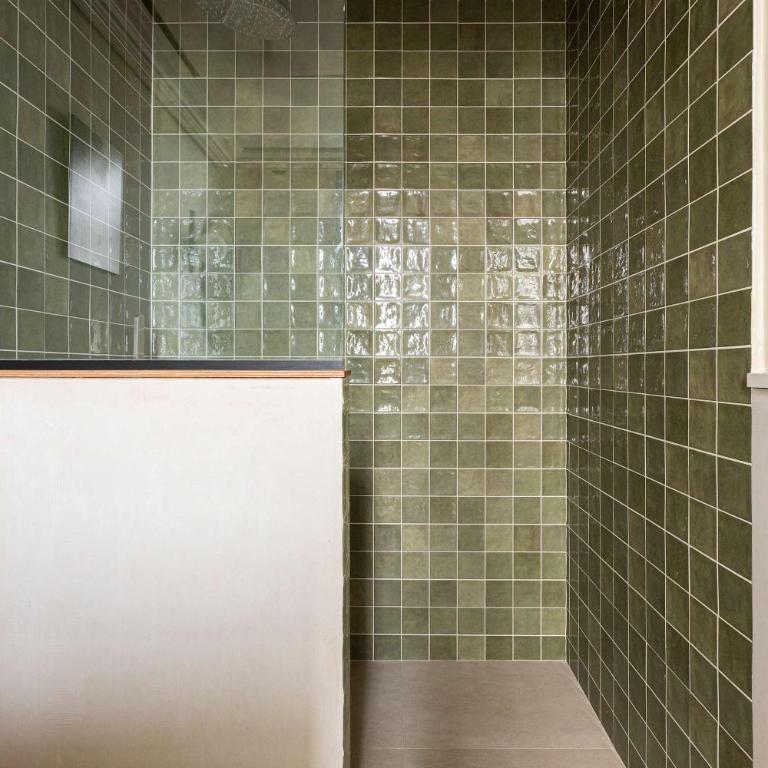 Unique Rentals - Luxurious Oasis - Apartment - 24