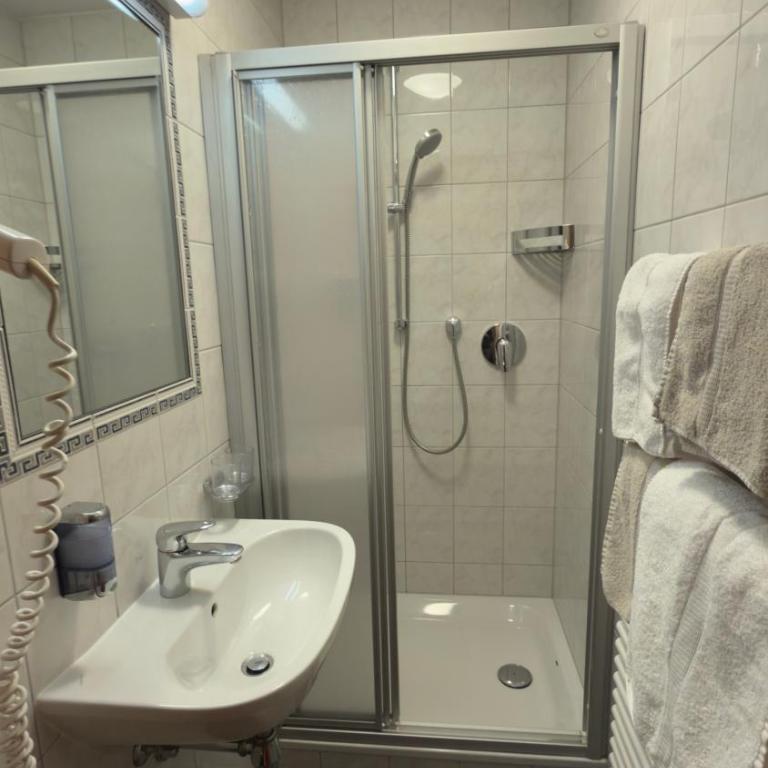 Hotel Sailer - Doppel- oder Zweibettzimmer - 21