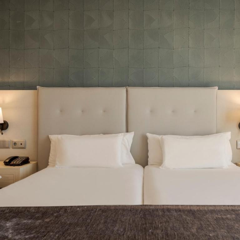 Ilunion Pio XII - Chambre Double ou Lits Jumeaux avec Lit d'Appoint (3 Adultes) - 5