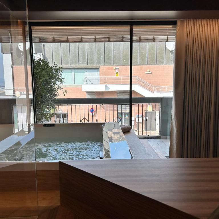 Alevic Hotel Sirmione - Junior Suite with Jacuzzi, Terrace and Partial Lake View - 18