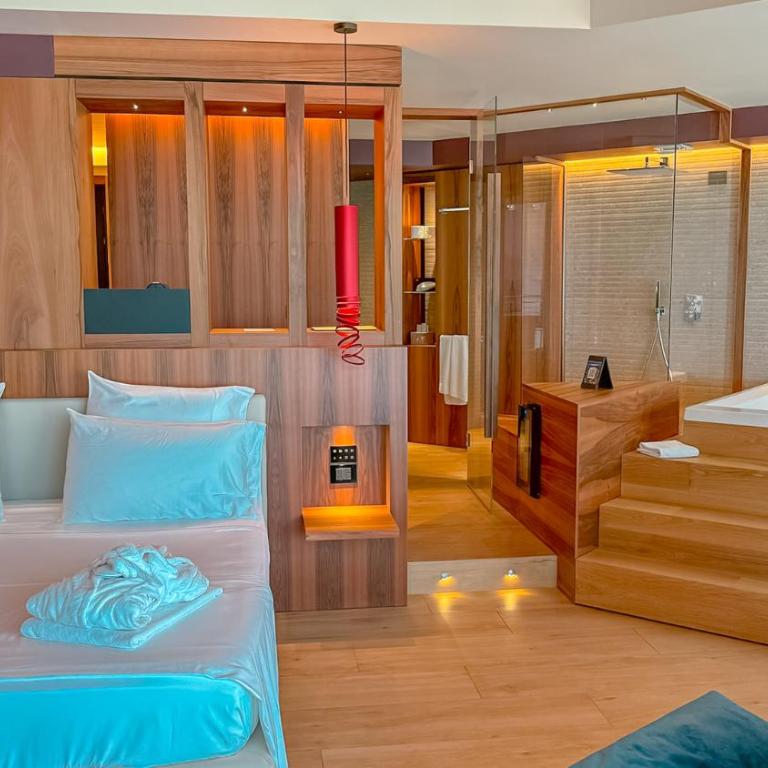 Alevic Hotel Sirmione - Junior Suite with Jacuzzi, Terrace and Partial Lake View - 21