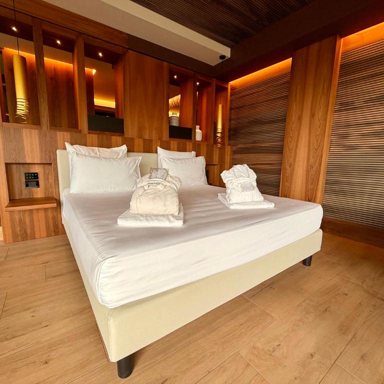 Alevic Hotel Sirmione - Junior Suite with Jacuzzi, Terrace and Partial Lake View - 22