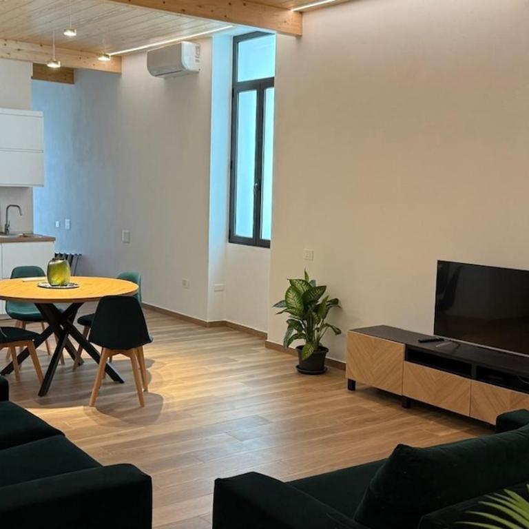 Reina 32 - Appartamento con 2 Camere da Letto e Balcone - 6