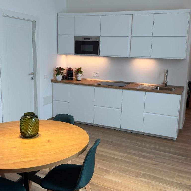 Reina 32 - Appartamento con 2 Camere da Letto e Balcone - 10