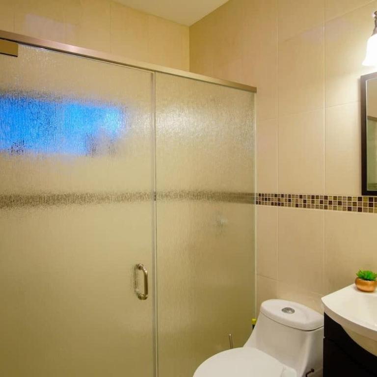 Cozy Apartment at DT Wifi and AC - Apartment - 10