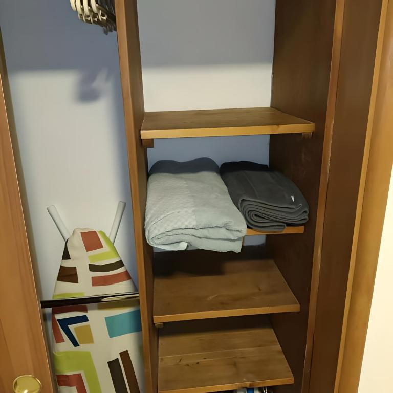 Apartamento Renovado 2 Habitaciones en la mejor zona del Centro de Caracas Cerca de las clínicas de San Bernardino y del Sambil Candelaria con Agua y Ascensor operativo - Two-Bedroom Standard Apartment - 9