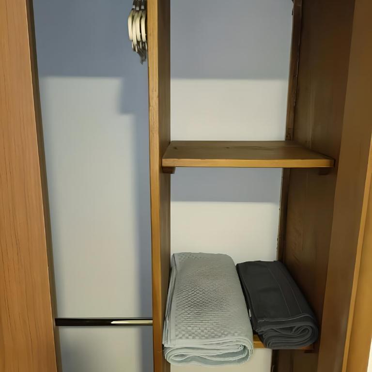 Apartamento Renovado 2 Habitaciones en la mejor zona del Centro de Caracas Cerca de las clínicas de San Bernardino y del Sambil Candelaria con Agua y Ascensor operativo - Two-Bedroom Standard Apartment - 11