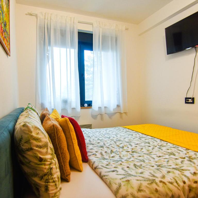 Pravo mesto - Two-Bedroom Apartment - 11