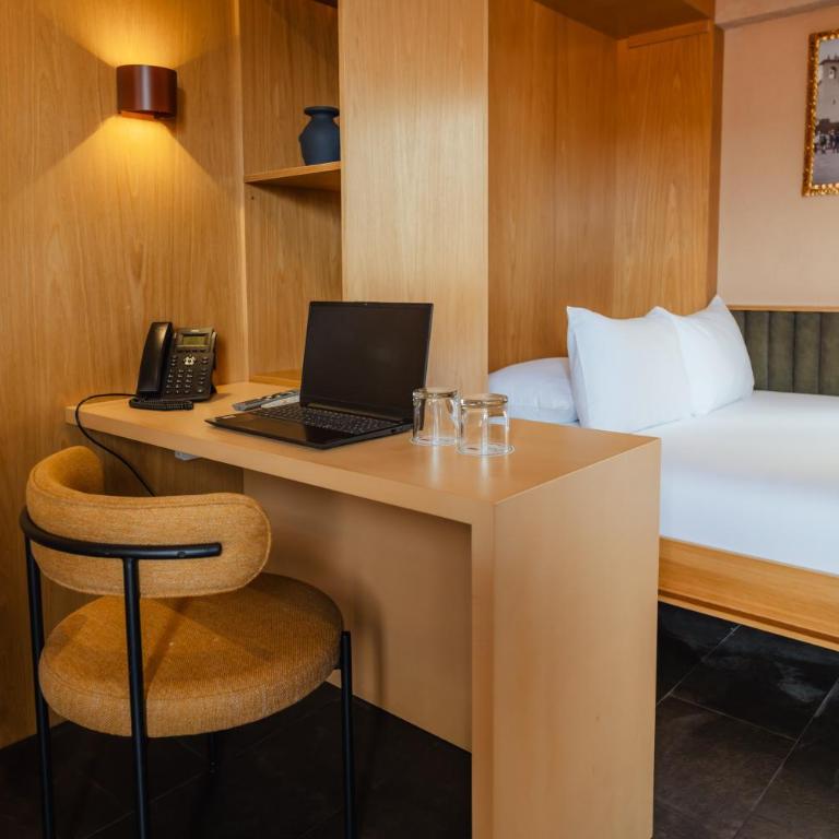 Motto By Hilton Cusco - Flex Room with One Queen Wall Bed - 1