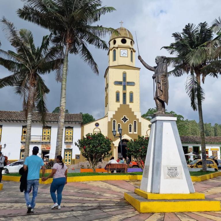Hotel La Caracola Salento - Habitación Deluxe con cama extragrande - 24