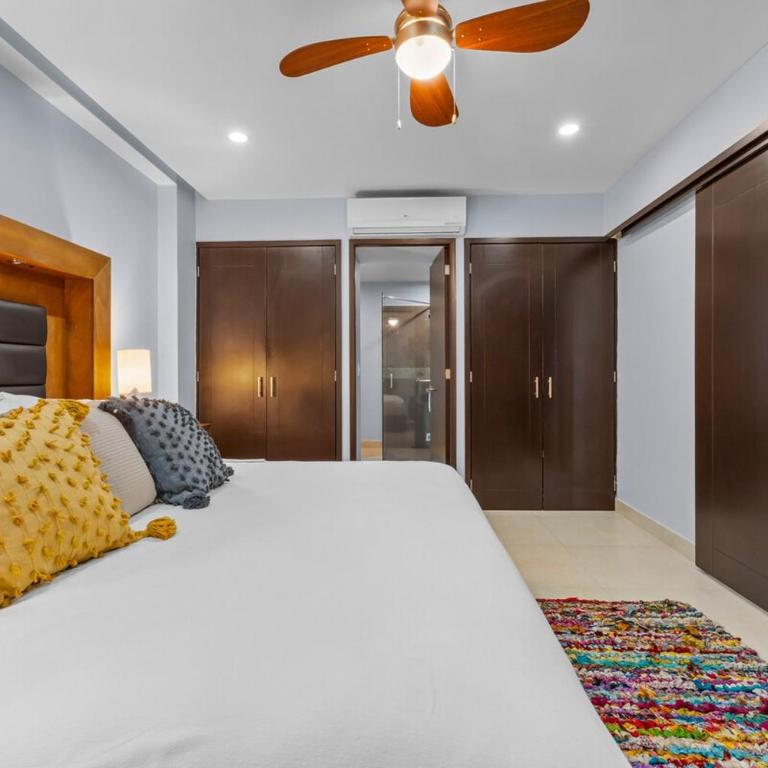 2BR Luxury Condo with Rooftop Pool Zona Romántica - Apartamento de 2 dormitorios con vistas parciales al océano - 10