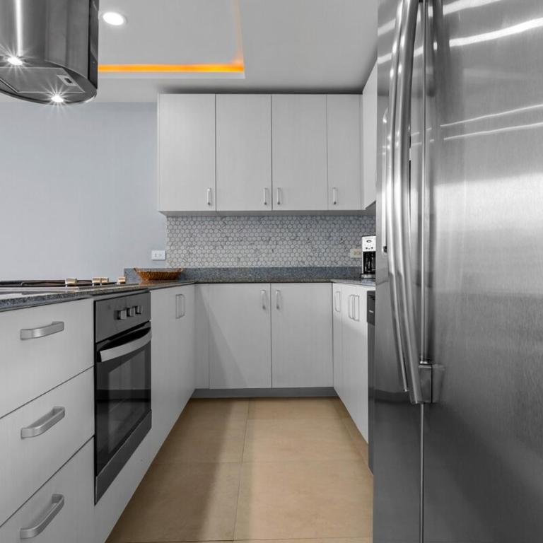 2BR Luxury Condo with Rooftop Pool Zona Romántica - Apartamento de 2 dormitorios con vistas parciales al océano - 15