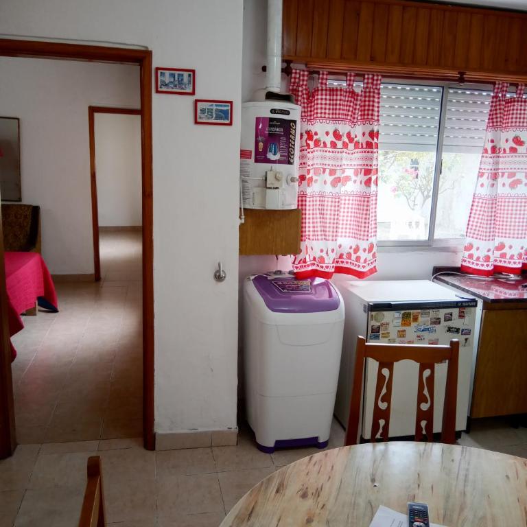 Depto cómodo, confortable con cochera gratuita - Two-Bedroom Apartment - 4