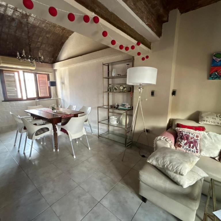 Hermosa casa zona Legislatura - Casa de 2 dormitorios - 4