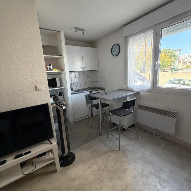 Studio 20m2 parking 4rue proudhon wifi rdcsureleve - Appartement 1 Chambre - 15