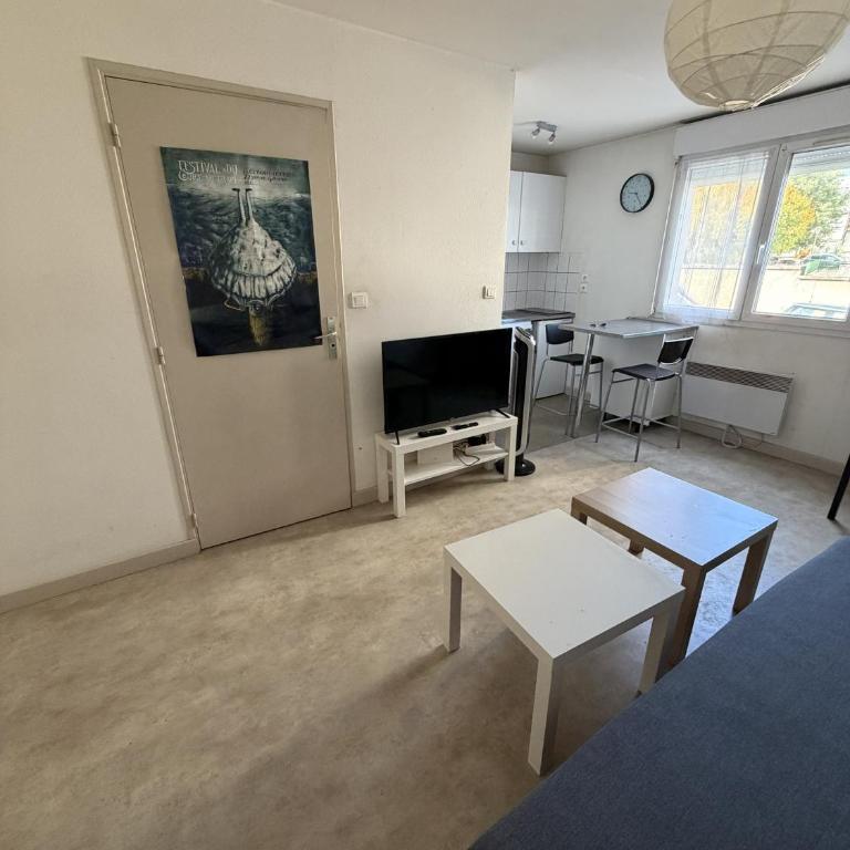 Studio 20m2 parking 4rue proudhon wifi rdcsureleve - Appartement 1 Chambre - 13