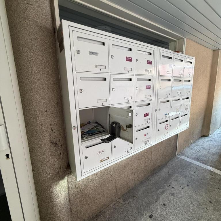 Studio 20m2 parking 4rue proudhon wifi rdcsureleve - Appartement 1 Chambre - 17