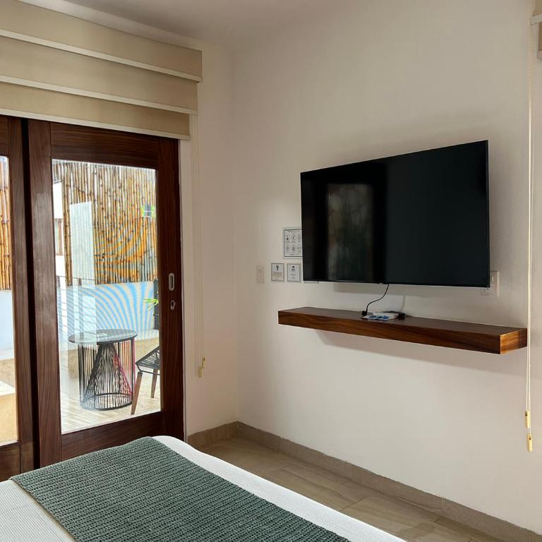 Latino Hotel Boutique - Suite con bañera de hidromasaje y cama grande - 12