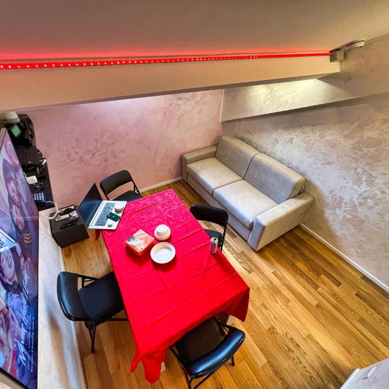 Attic Domotic Speed Summer Vibe - Heart of Brera, 10 Mins Straight Walk to Duomo and Easy Malpensa Access - taxi no need B&B - Appartamento con 1 Camera da Letto - 98