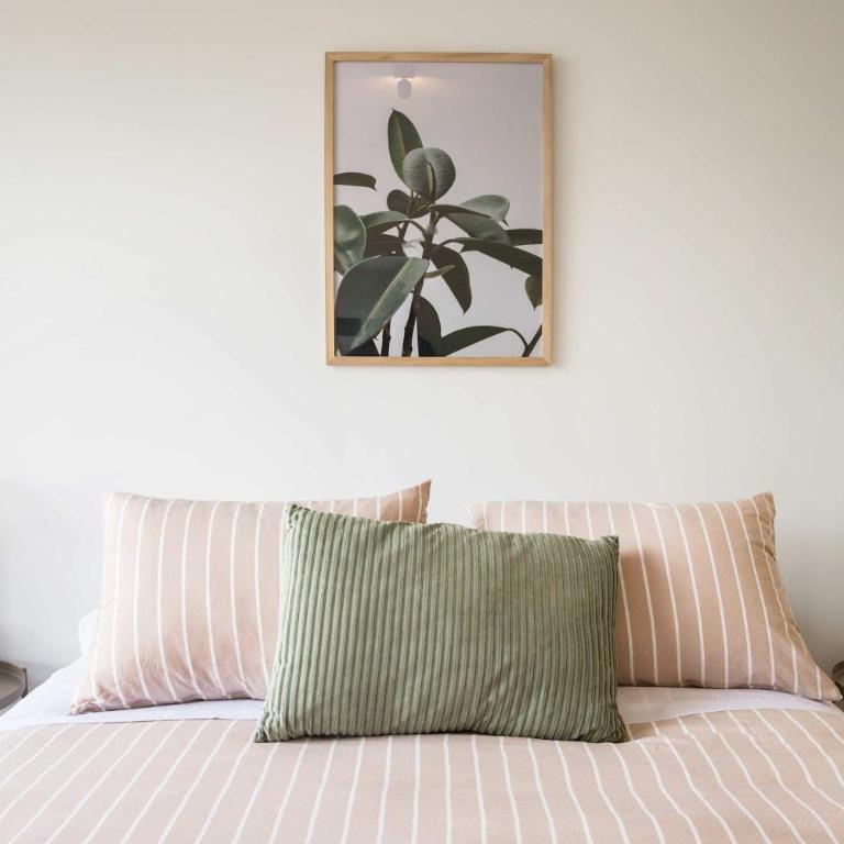 Elegant 2BR Retreat for 5 in Vibrant Las Condes - Apartment - 12