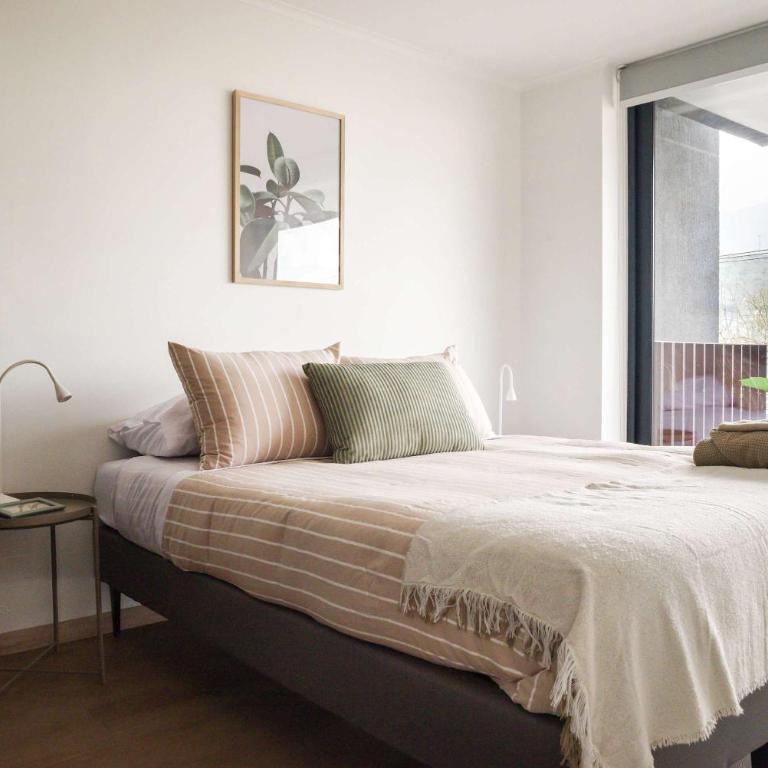 Elegant 2BR Retreat for 5 in Vibrant Las Condes - Apartment - 15