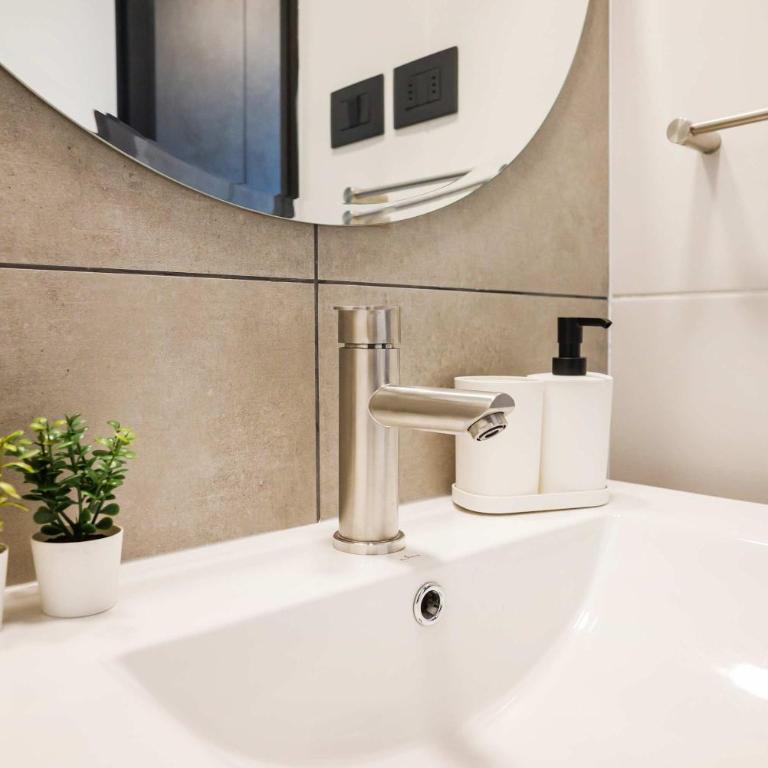 Elegant 2BR Retreat for 5 in Vibrant Las Condes - Apartment - 19
