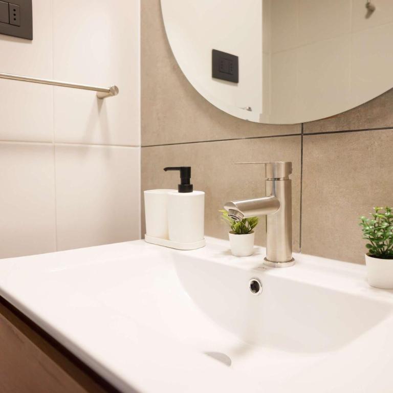 Elegant 2BR Retreat for 5 in Vibrant Las Condes - Apartment - 22