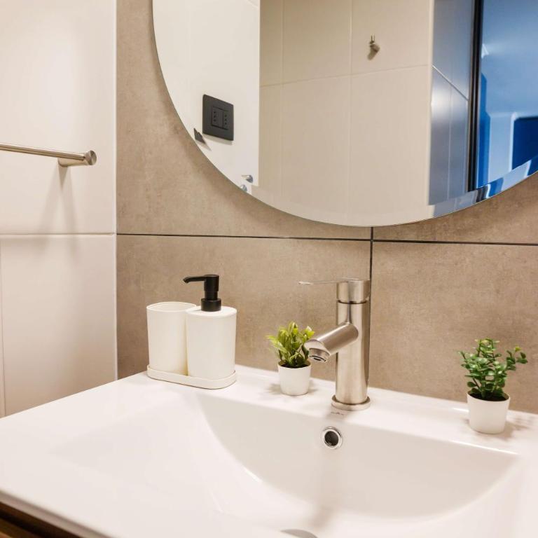 Elegant 2BR Retreat for 5 in Vibrant Las Condes - Apartment - 21