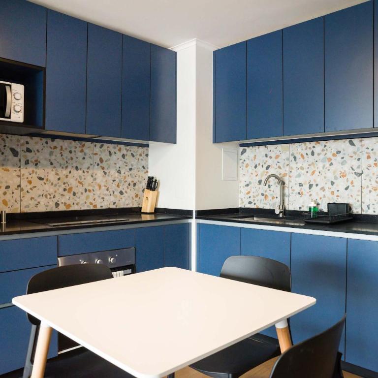 Elegant 2BR Retreat for 5 in Vibrant Las Condes - Apartment - 25