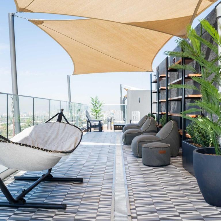 Elegant 2BR Retreat for 5 in Vibrant Las Condes - Apartamento - 52